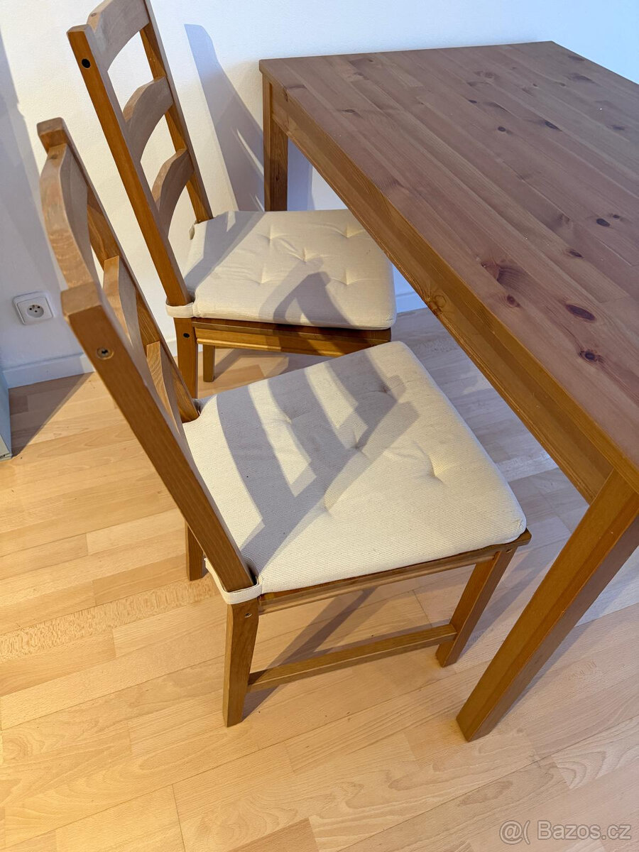 Jidelni stul IKEA a zidle - 2