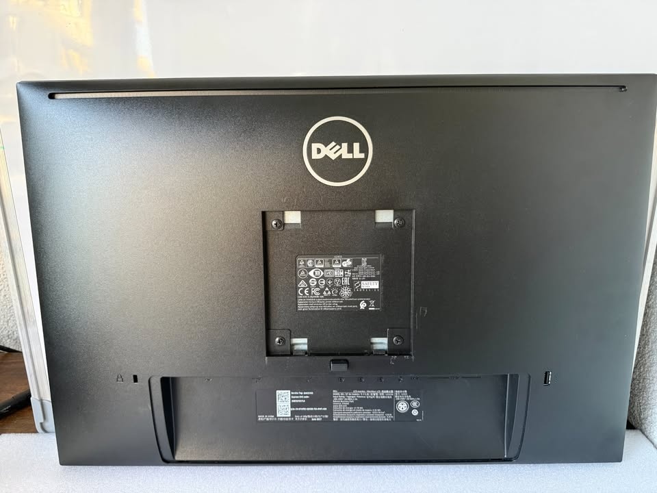 LCD Dell U2415b na VESA - 2