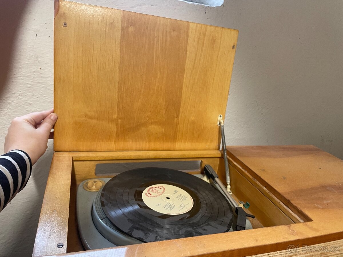 Gramorádio Tesla Fuga 432A Original z 60 let - 2