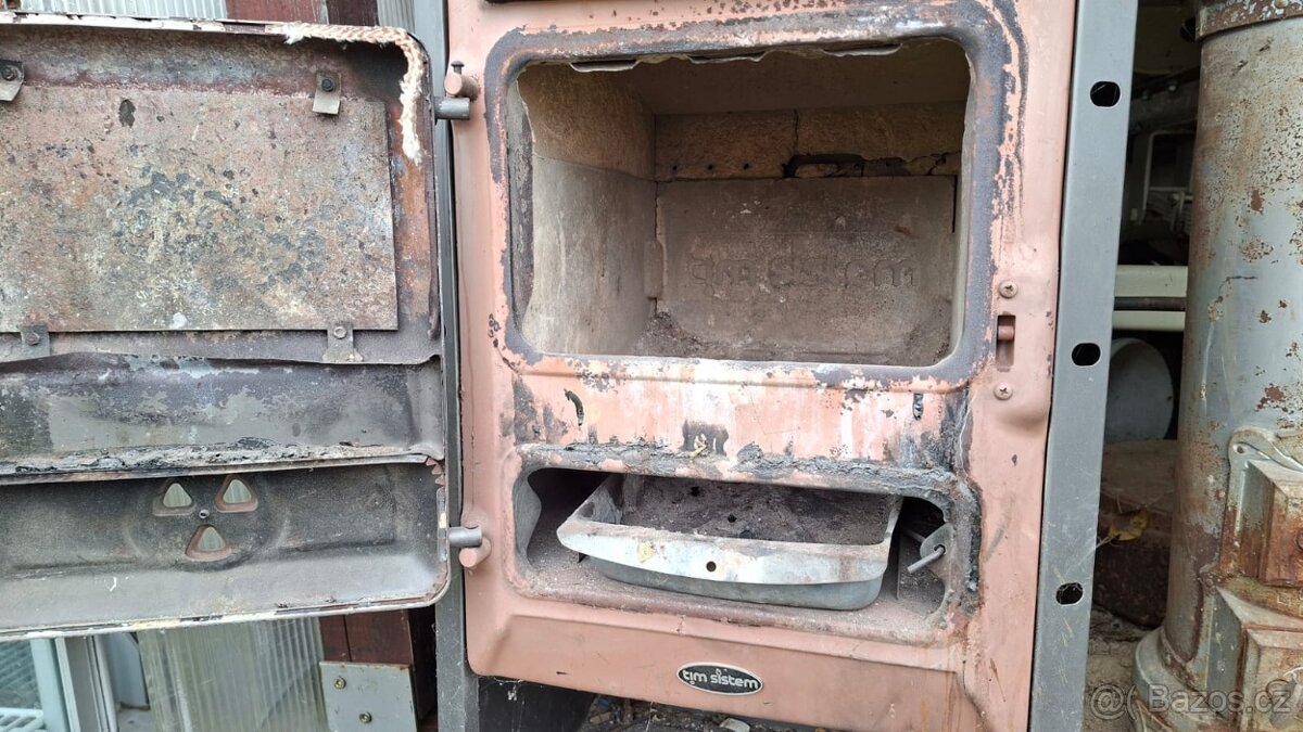 Kamna Petry,Mora 242. - 2