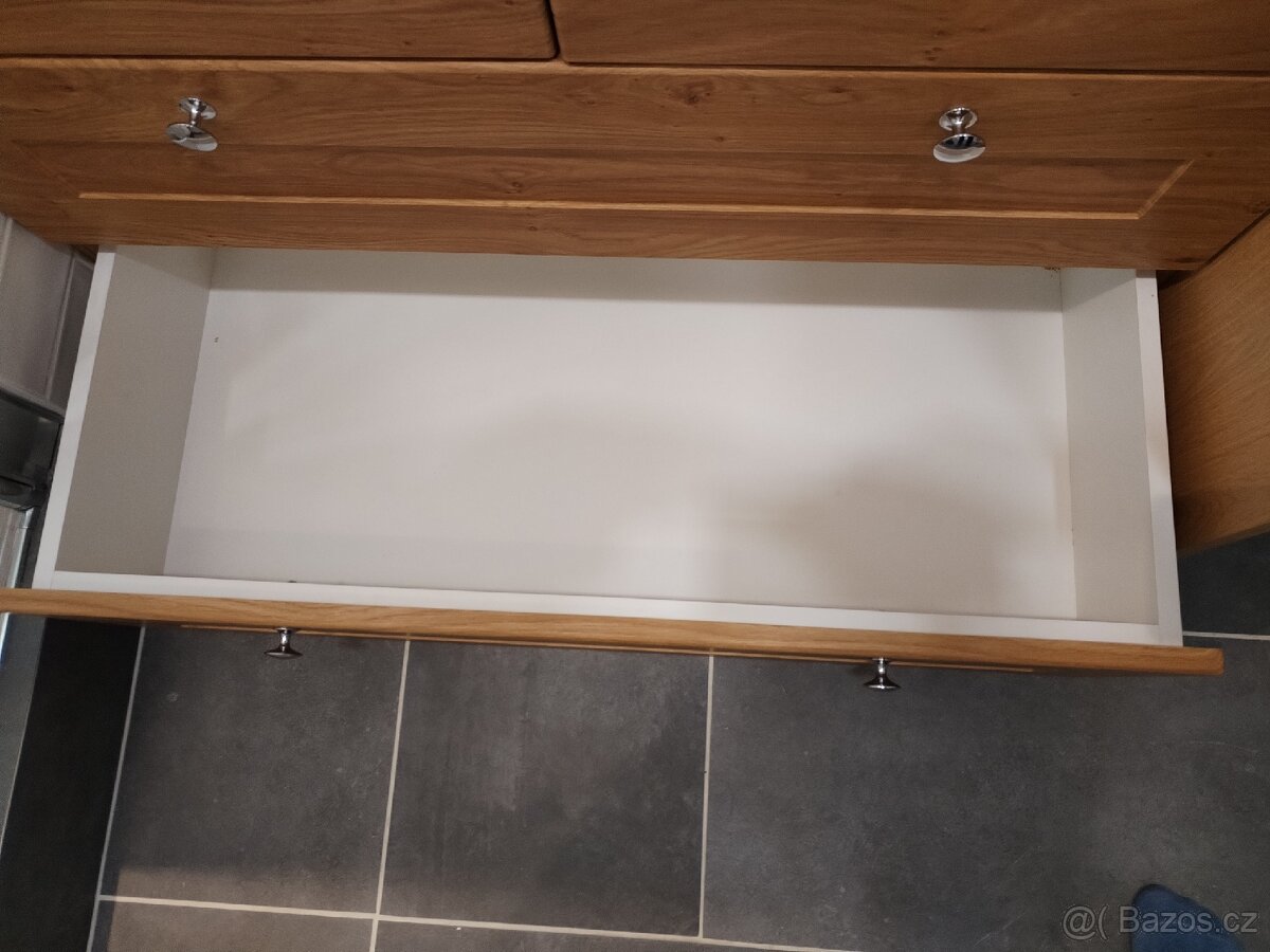 Koupelnová skříňka včetně umyvadla - 2