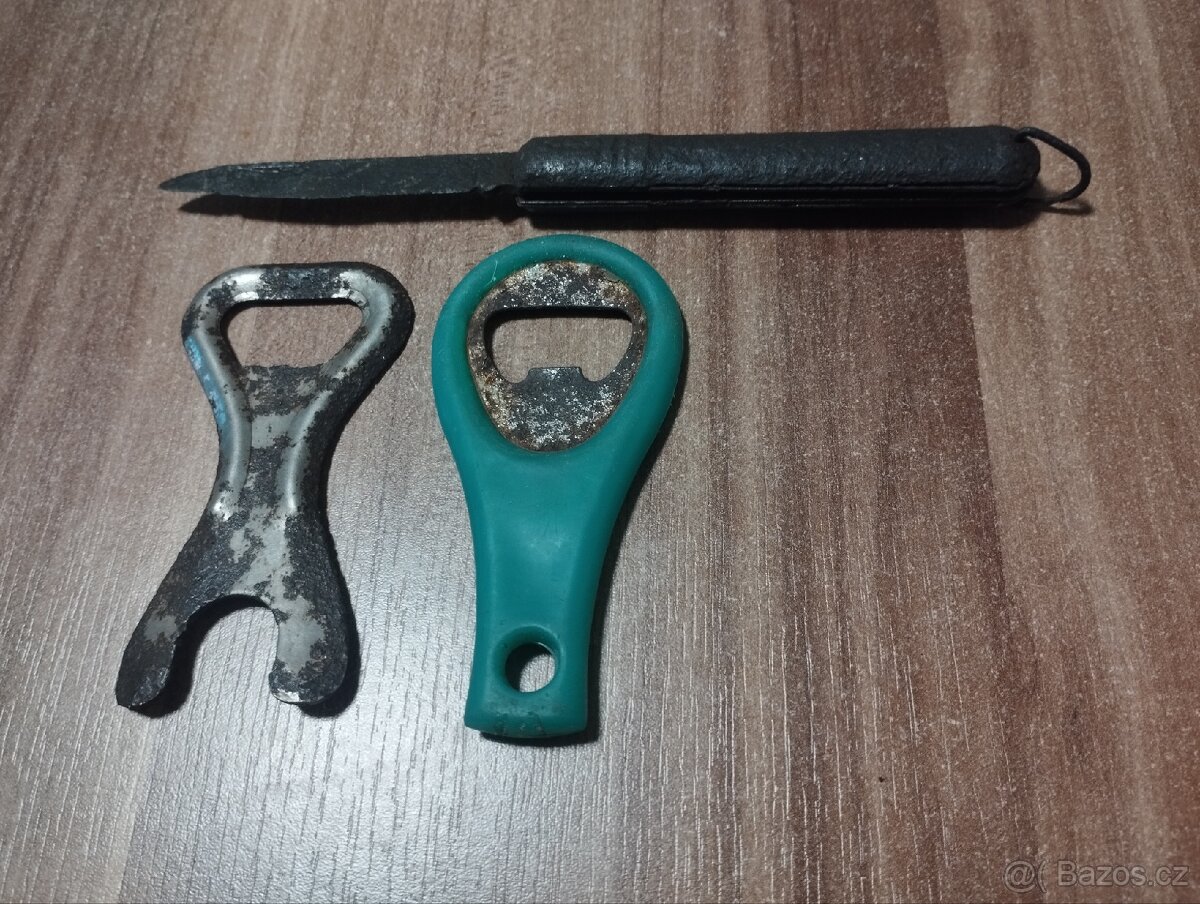 Staré klíče a otvíráky, nůž - 2