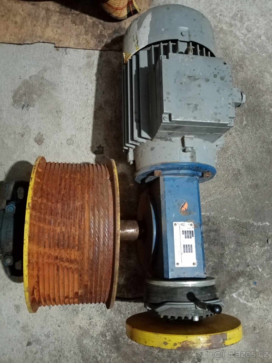 Elektromotor s převodovkou - 2