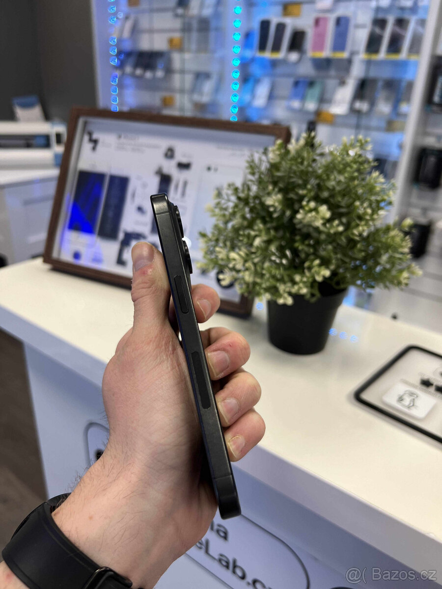 iPhone 15 Pro 128GB Black Titanium - 2