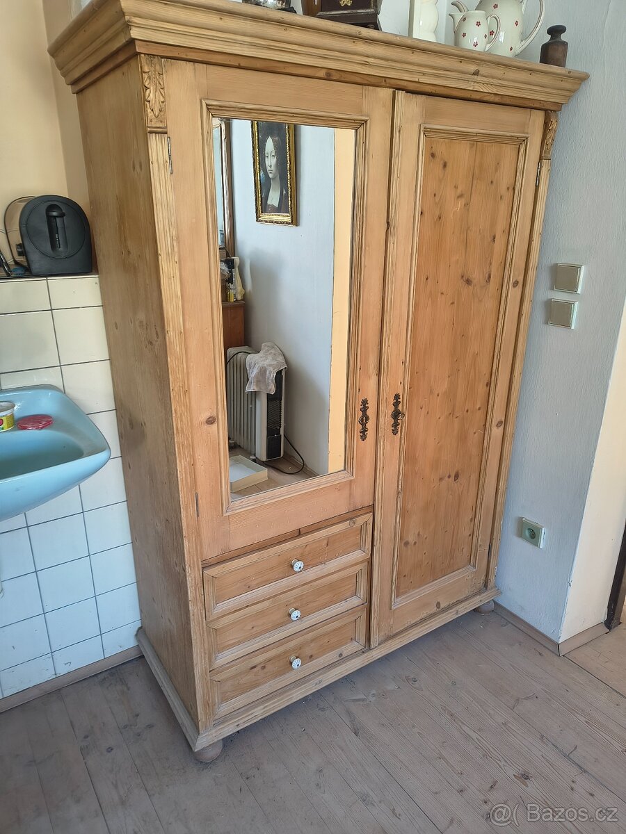 Šatní a televizní skříň - 2