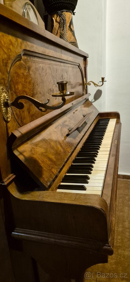 Prodám starožitné pianino, dýhované (ořech/koř - 2