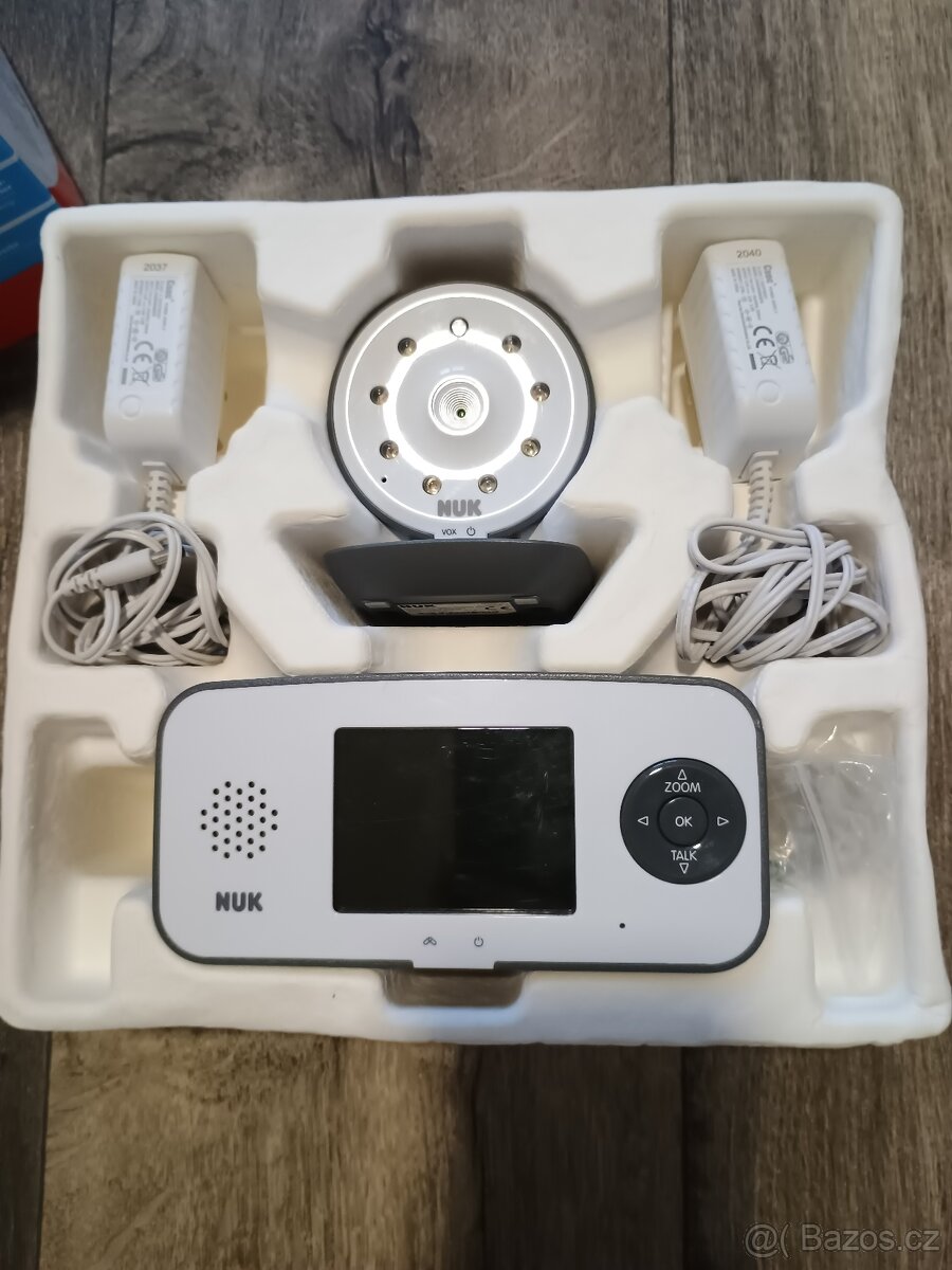 Prodám dětskou chůvičku a Isofix - 2