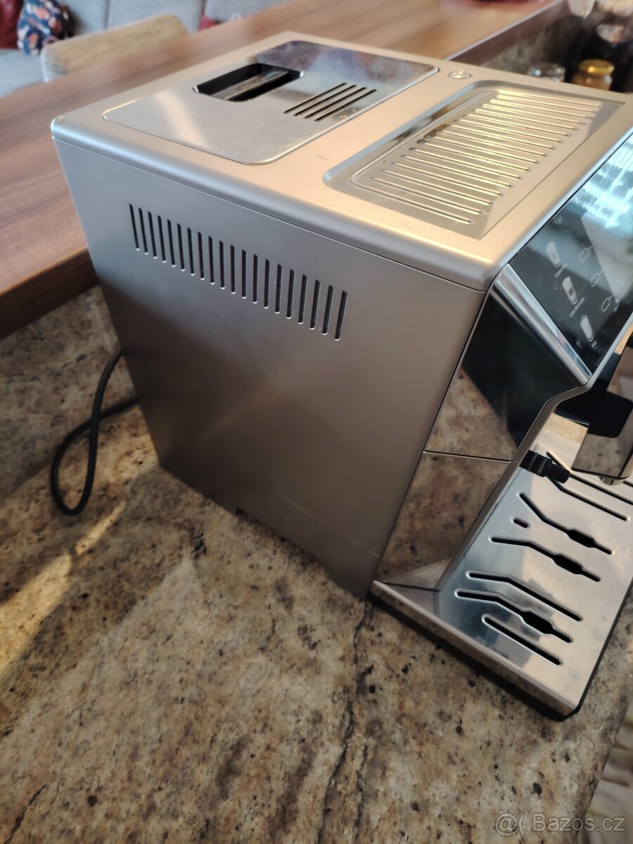 Kavovar DeLonghi PrimaDonna Class NETESNI - 2