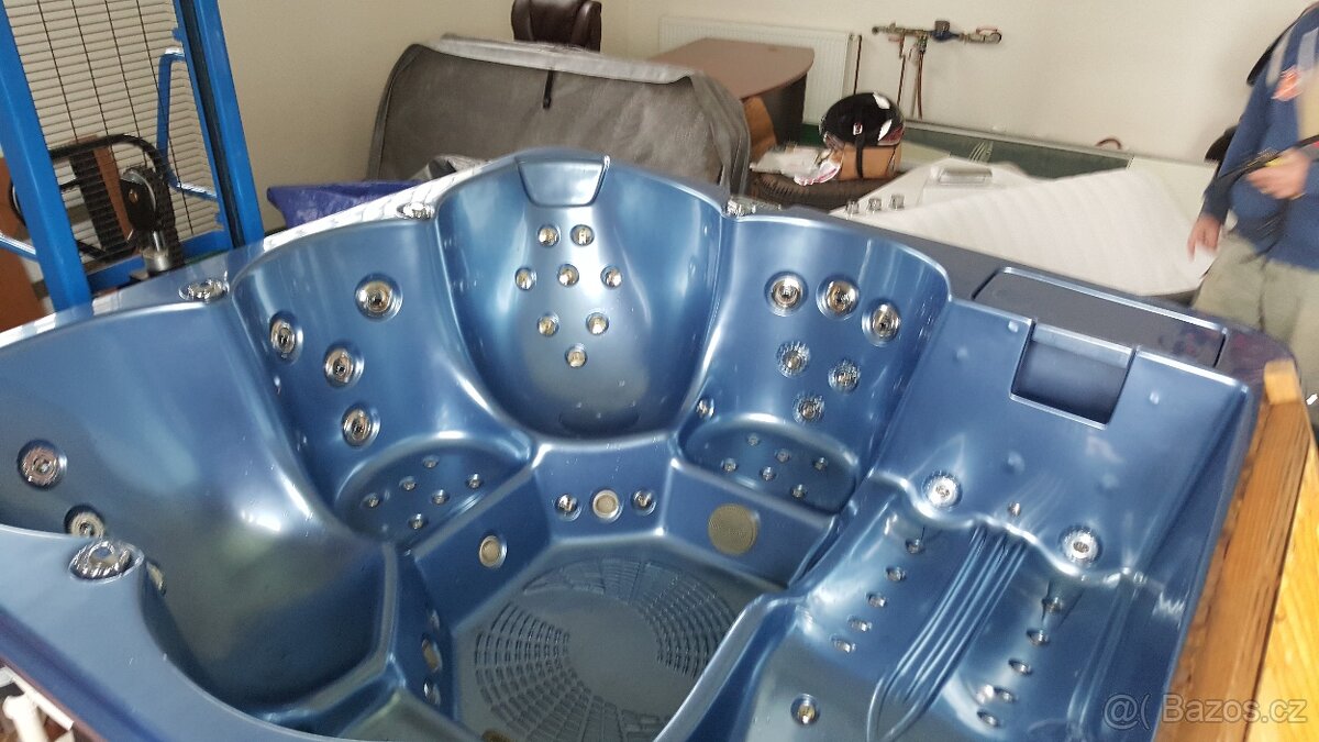 Vířivka 230-230cm - 2