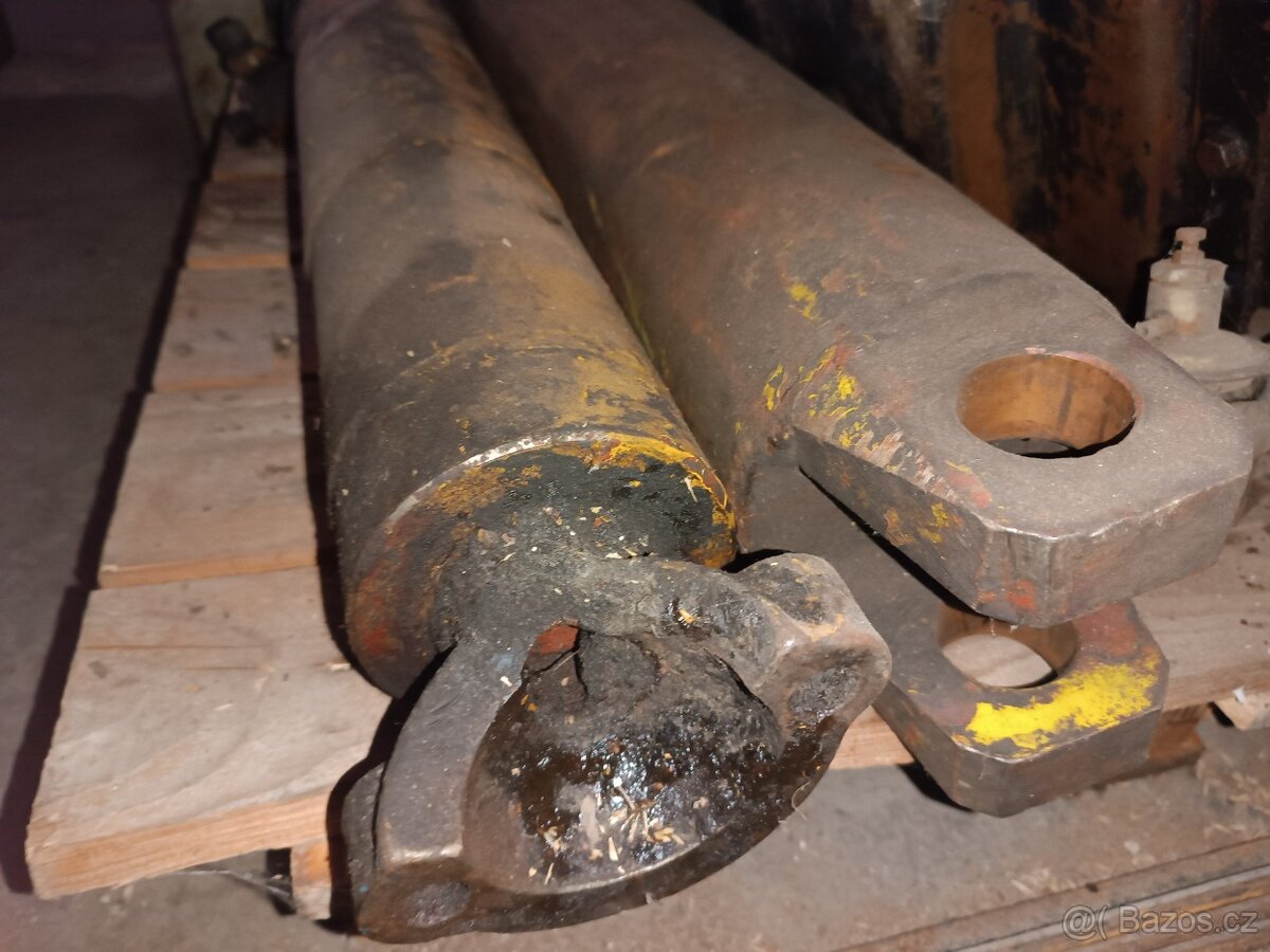 Nakladač Fortschritt T 174 - 2