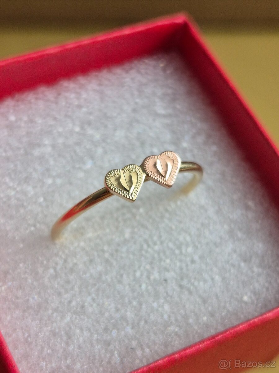 Zlatý 14k prsten se 2 srdíčky - 2