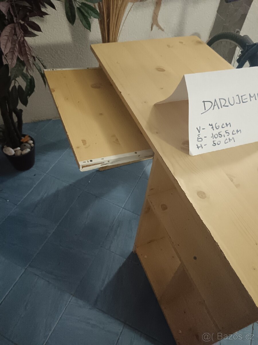 Darujemei psací stul - 2