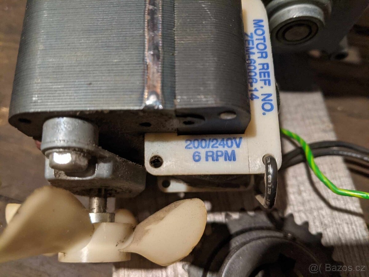 ELEKTROMOTOR 230 V s převodovkou - 2