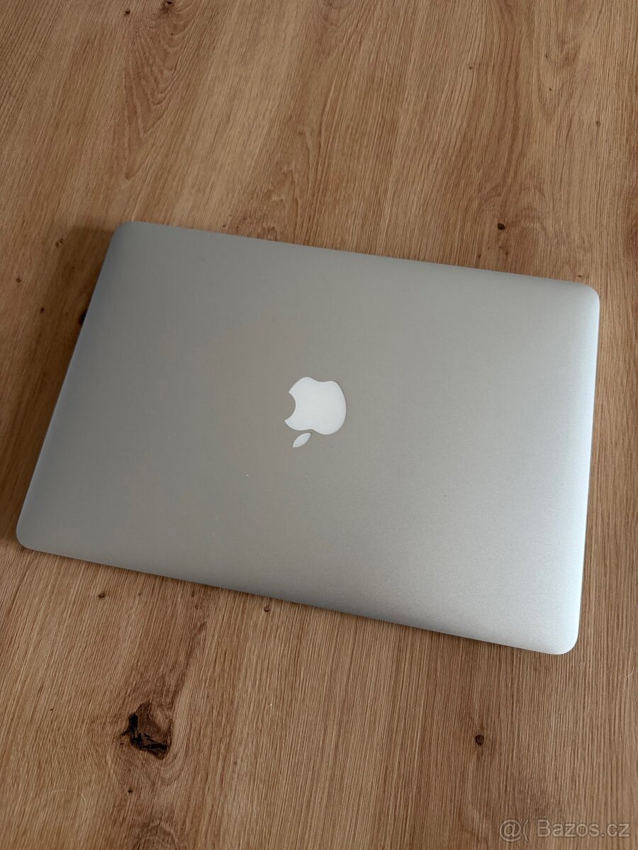 Macbook Air 2017 (13 palců, i5, 8/128GB) - 2