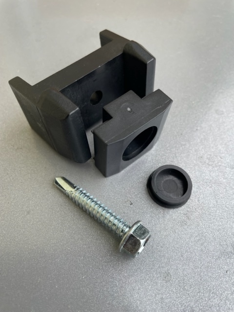 Příchytky PVC pro plotové panely na sloupek 40mm - 2
