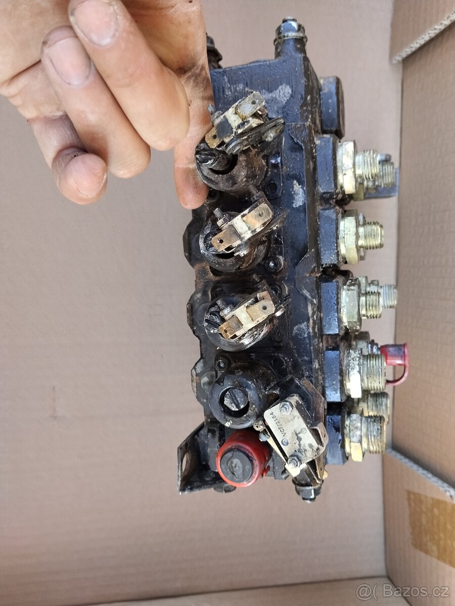 4 sekciový hydraulicky rozvádzač - 2