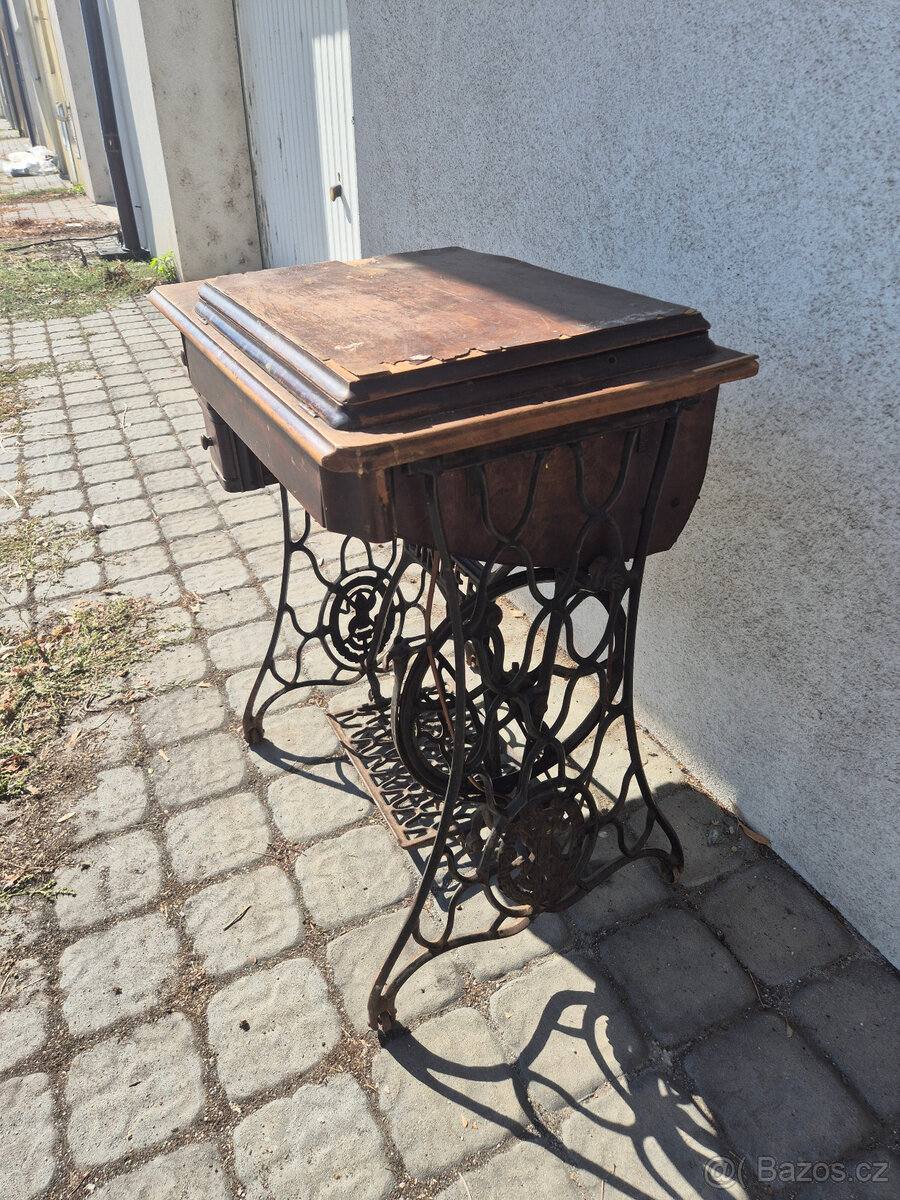 Podstavec Singer - 2