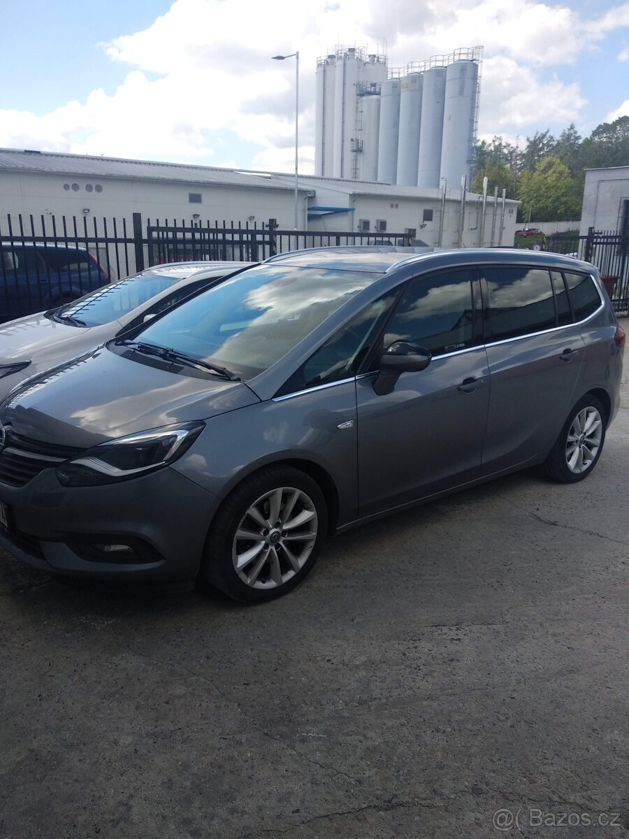 Opel Zafira, 1,6 TURBO (147 kW/200k), r.v. 2017, 7 míst - 2