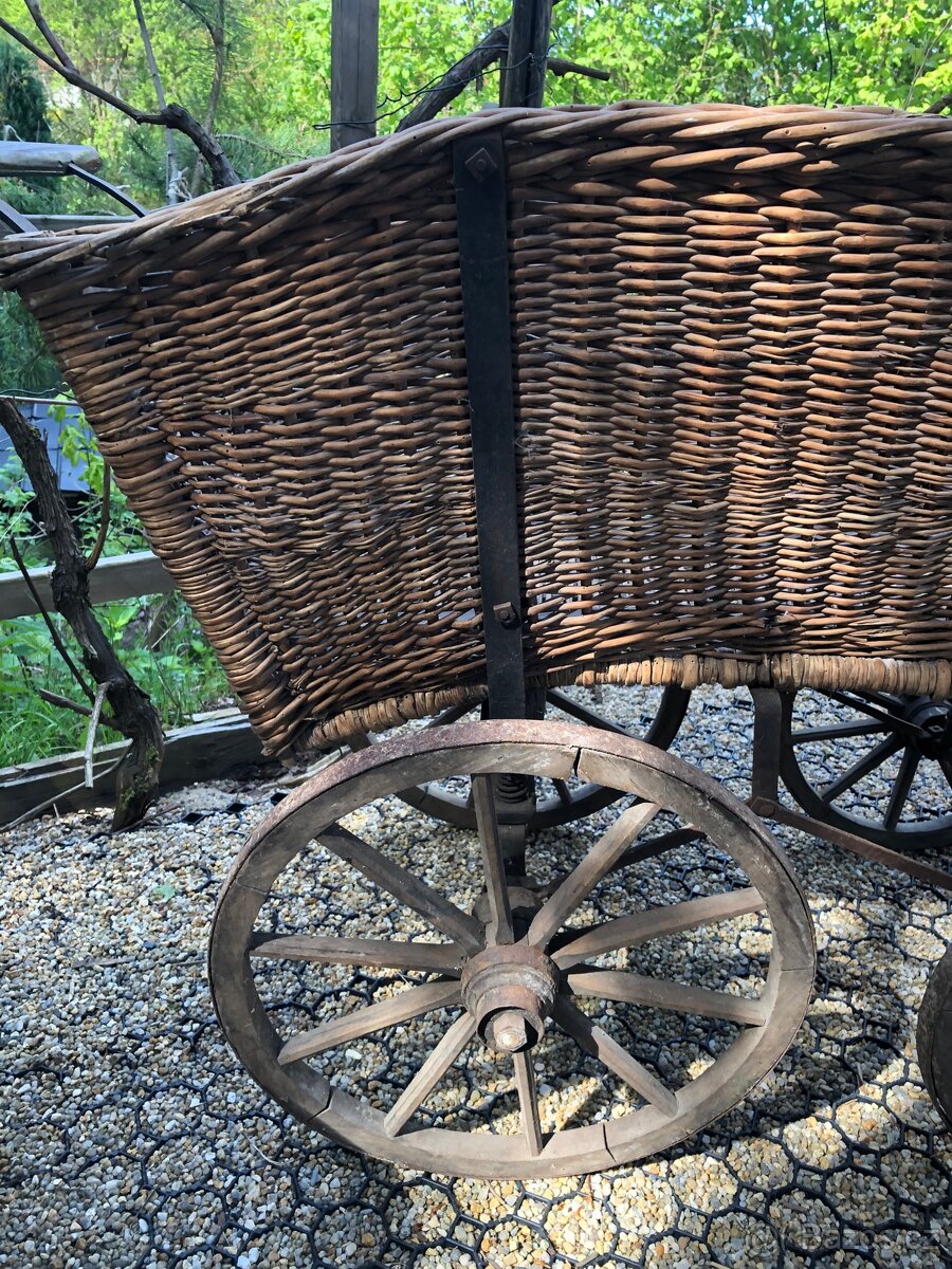 Nádherný Starožitný kočár - 2