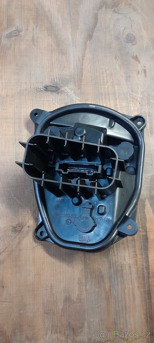 Octavia 3 - pravý nosič žárovek - 2