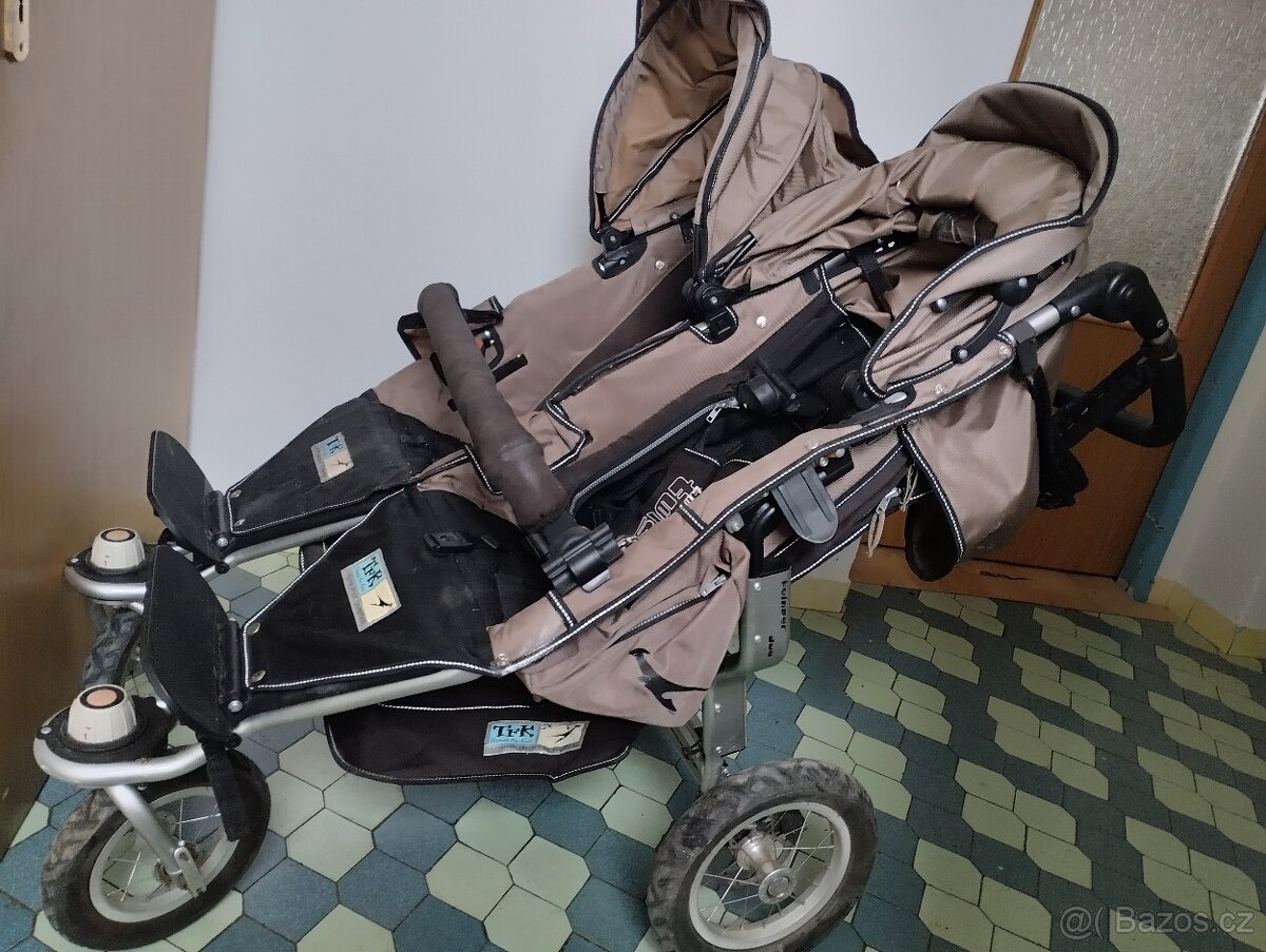 Kočárek pro dvojčata - 2