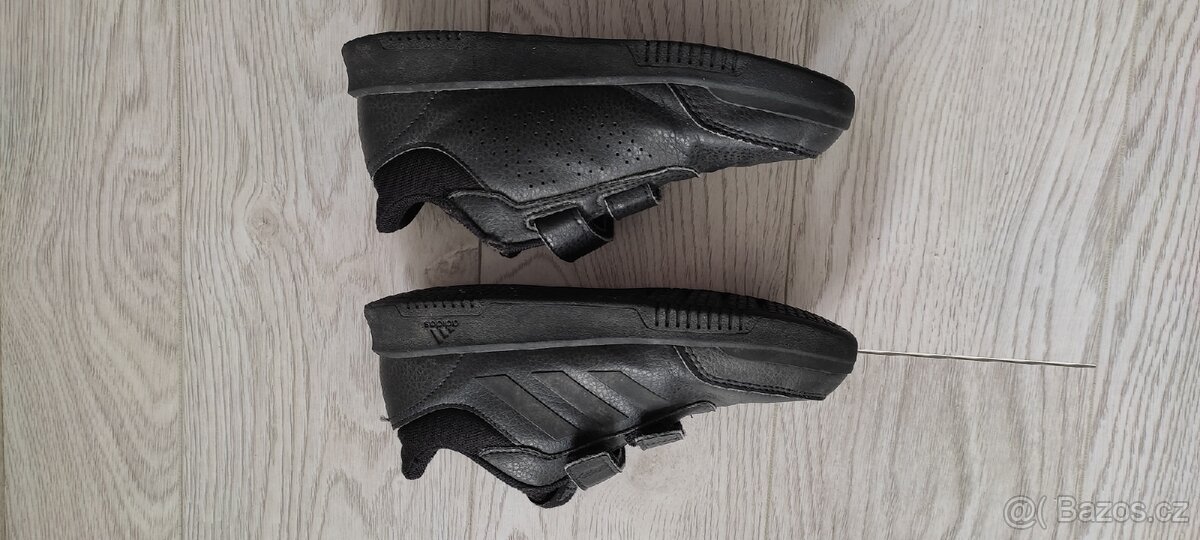 Boty Adidas, vel. FR 33,5 - 2