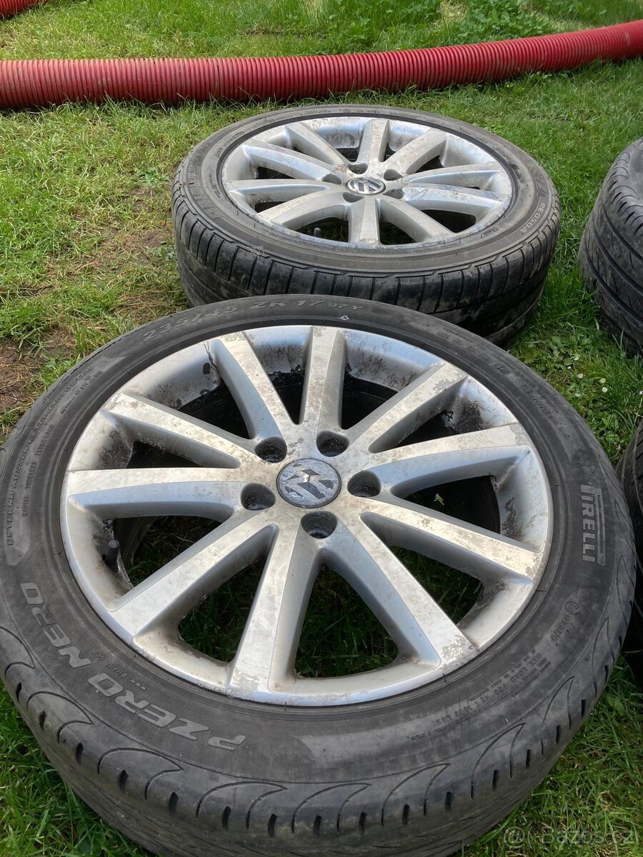 Alu disky pro VW 235/45 R17 - 2