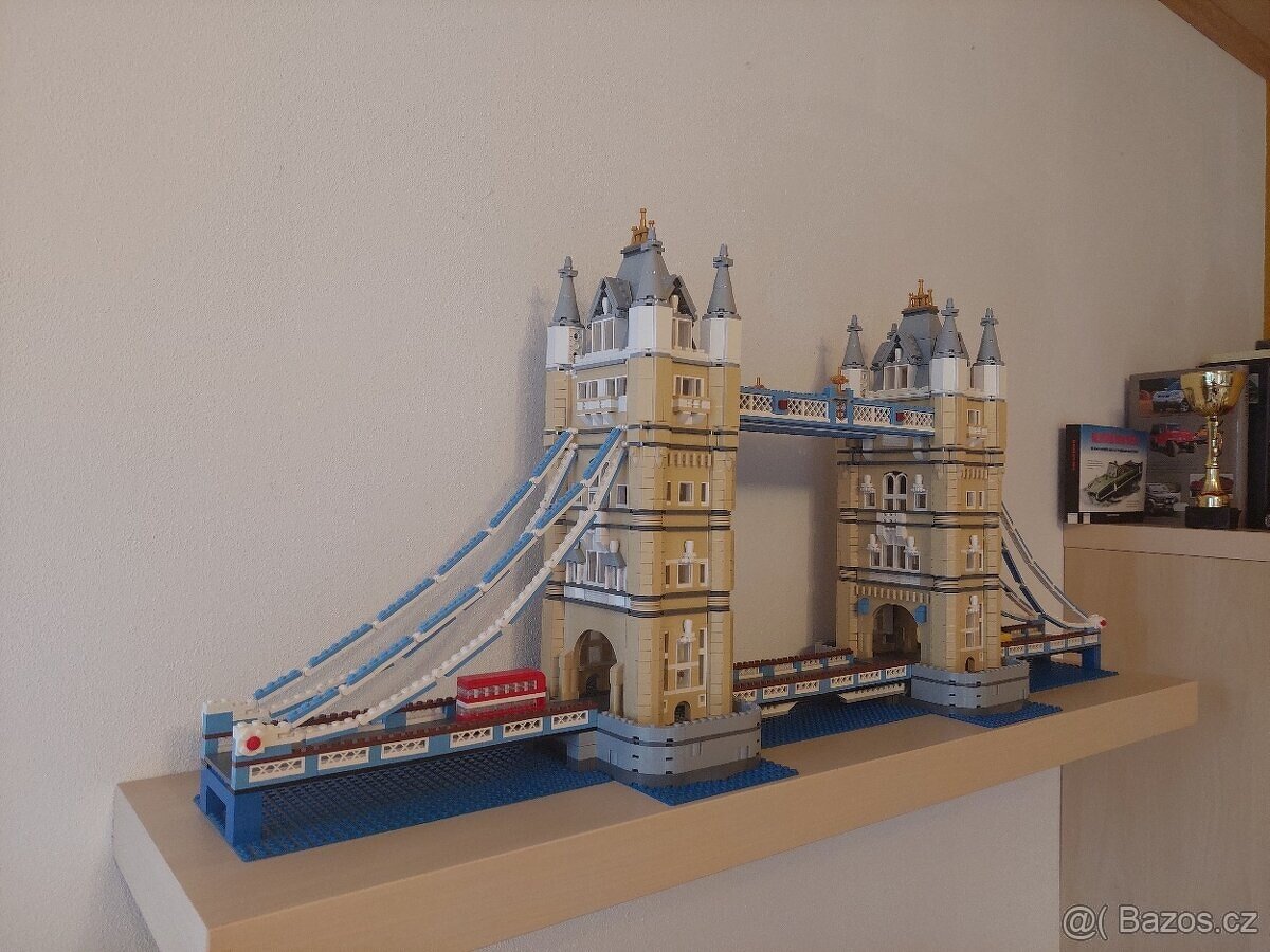 LEGO 10214 Tower Bridge - 2