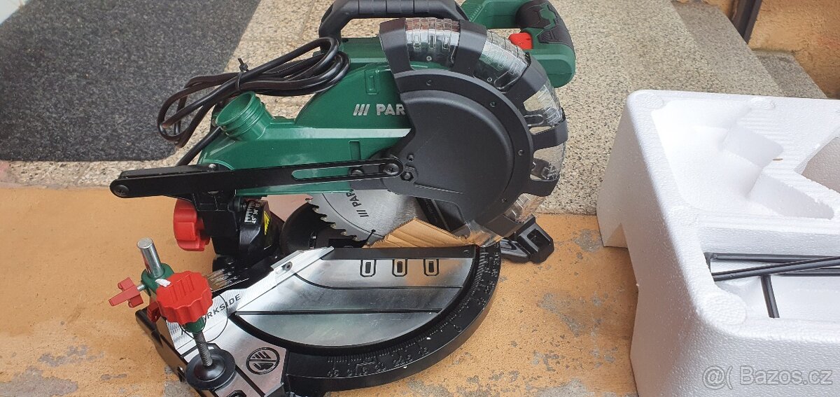 Kapovací a pokosová pila Parkside - 2