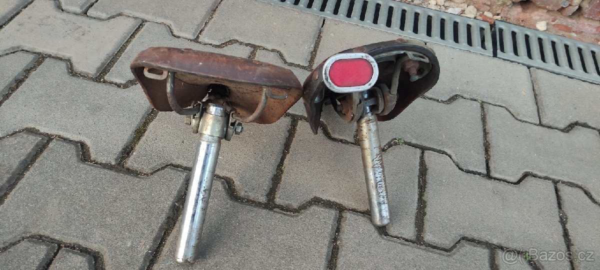 staré kožené sedlo na kolo - 2