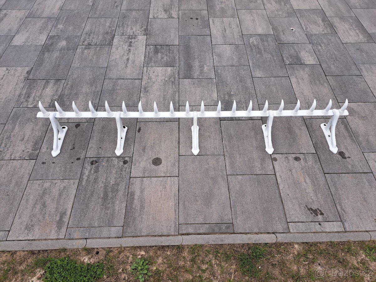 Řeznický věšák - 2