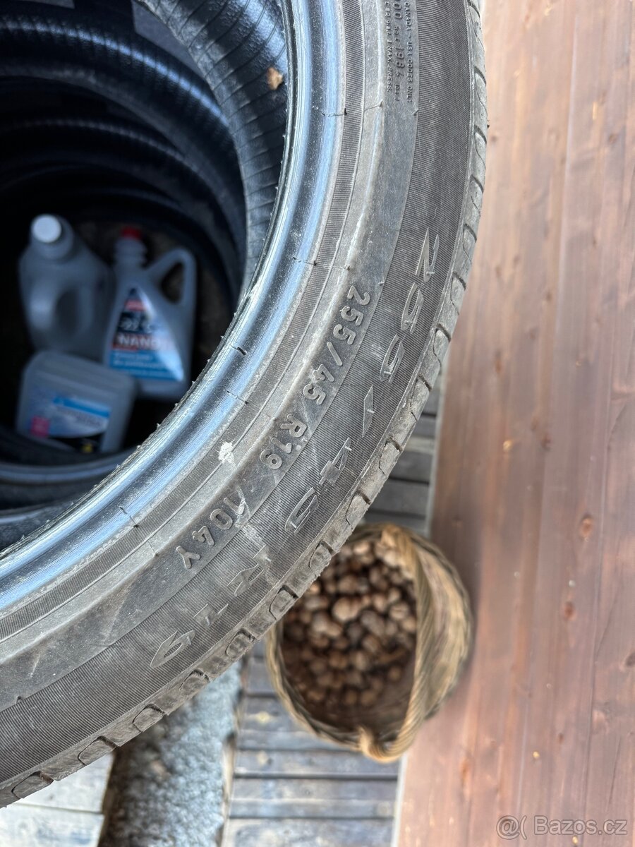 Pirelli Conturato P7 255/45 R19 104Y - 2