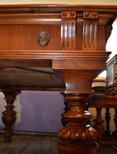 Prodám historický stůl a židle - 2