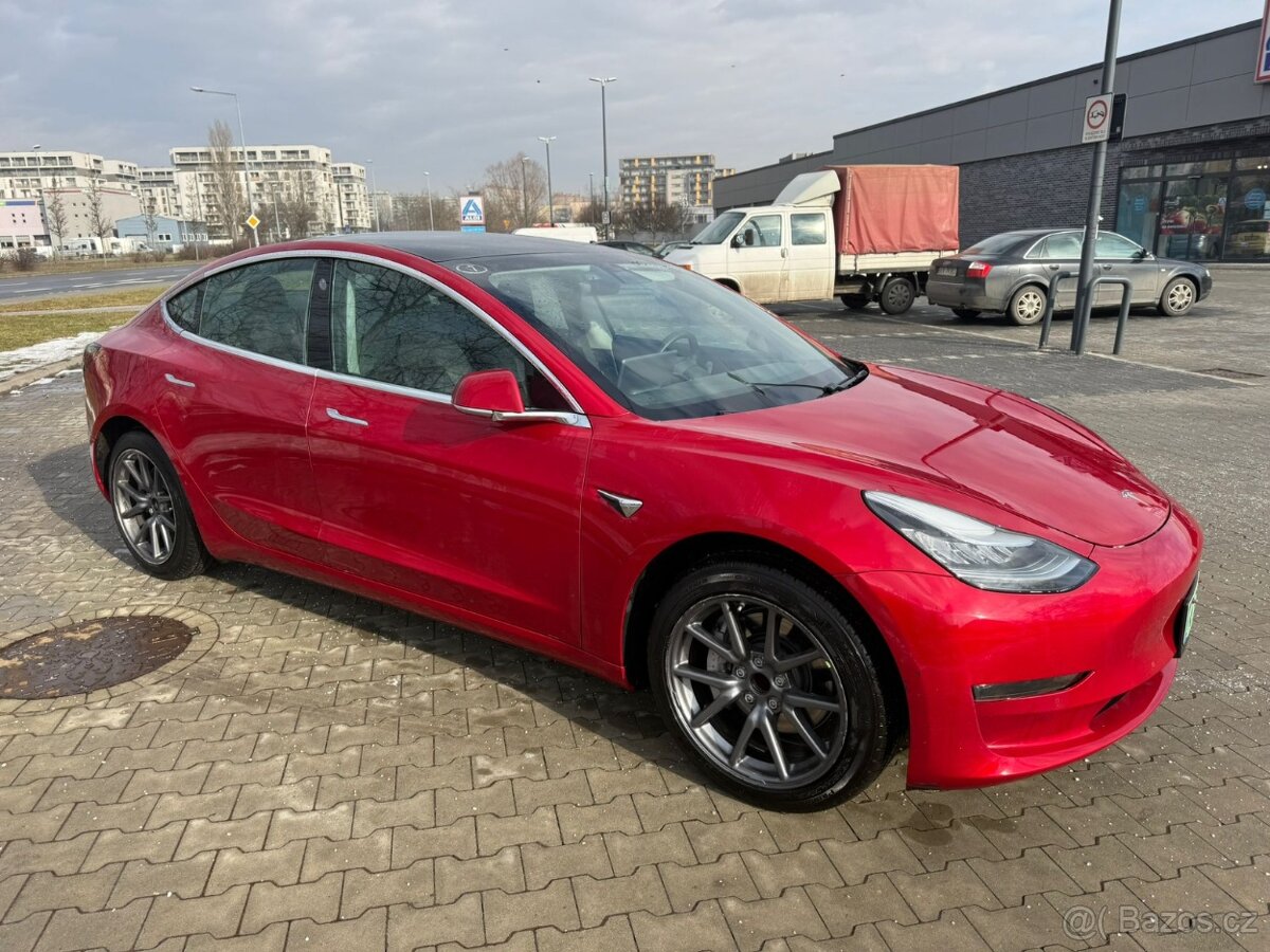 Tesla model 3 - 2
