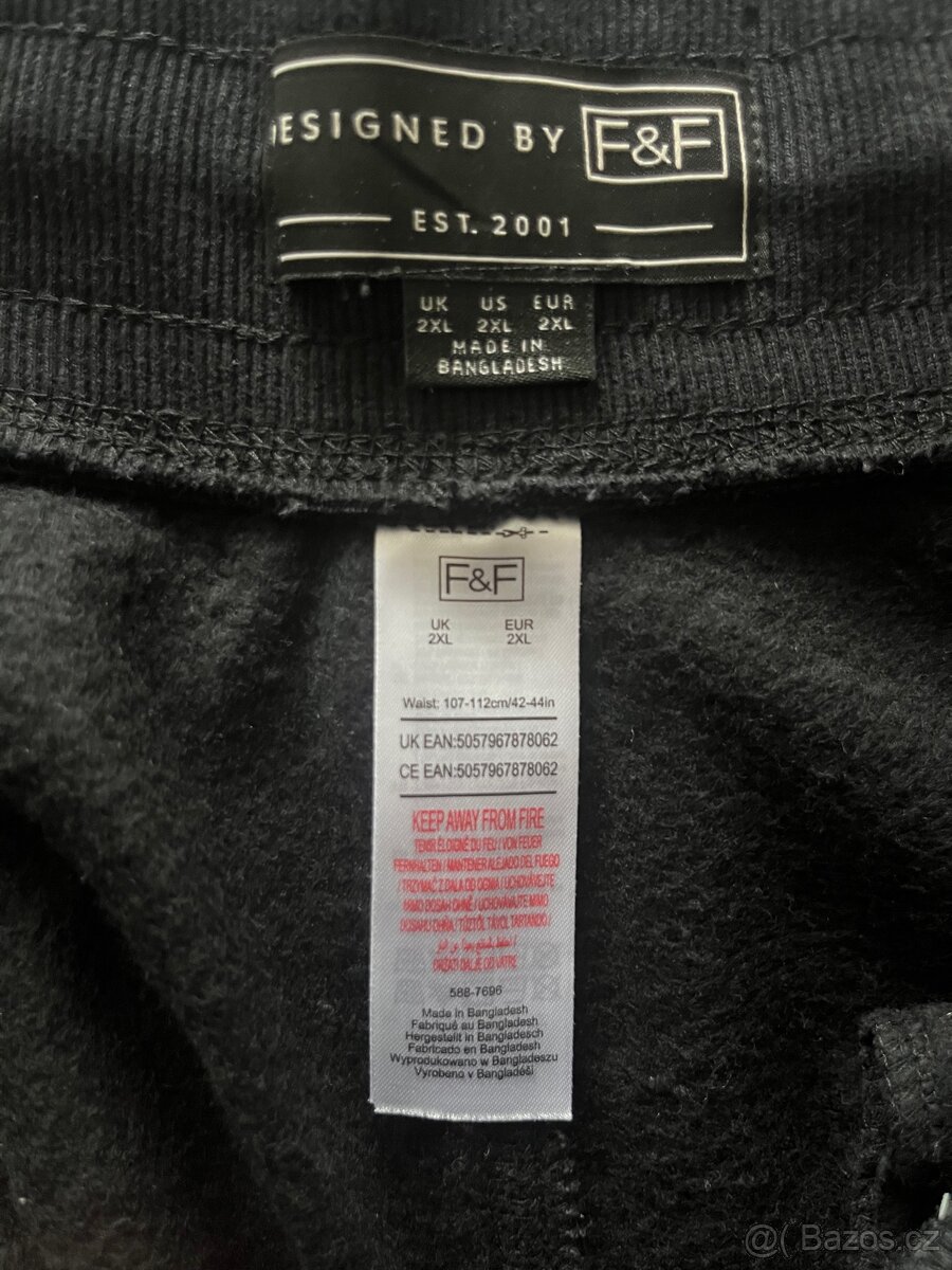 Černé tepláky - 2