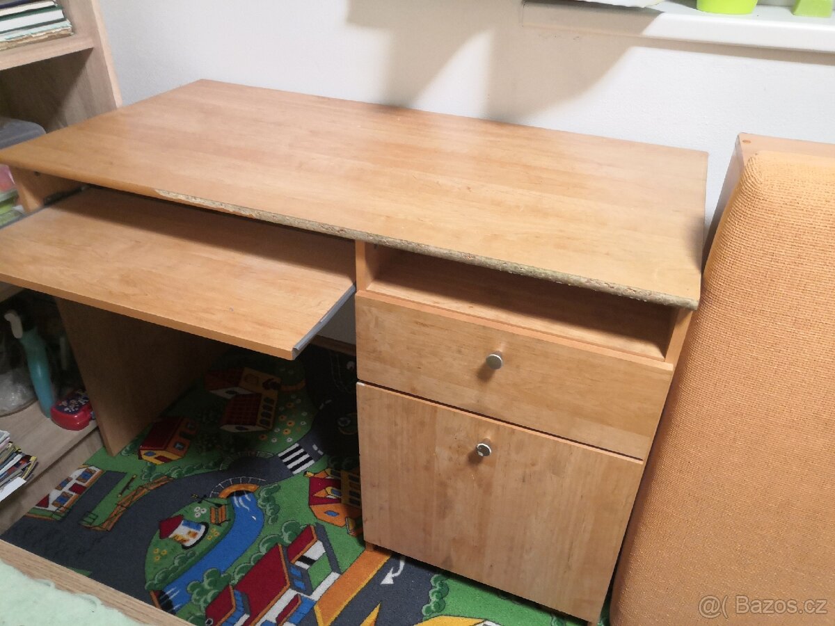 Stůl a postel - 2