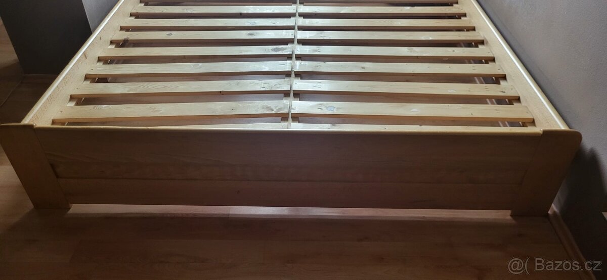 Dřevěná manželská postel - 2