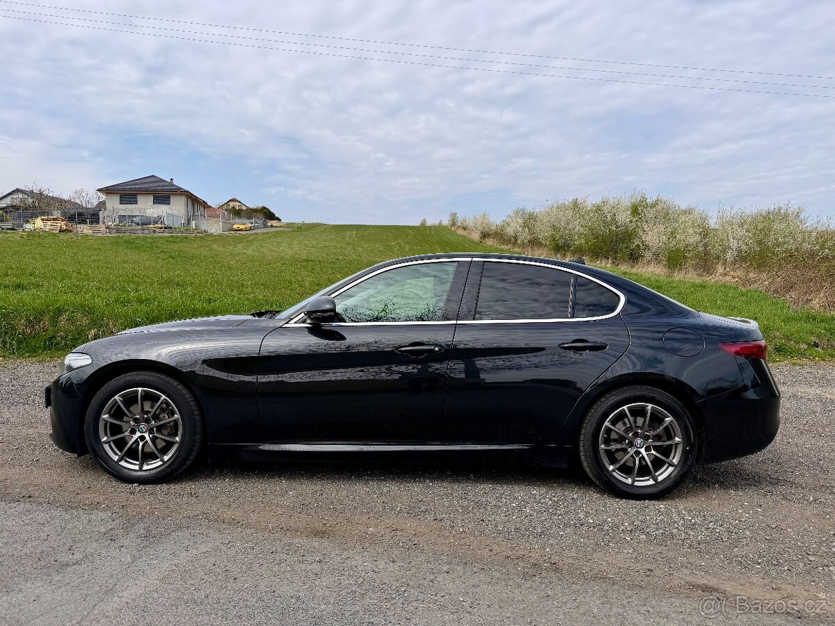 Alfa Romeo Giulia 2.2 JTDM Basis Nebourané Servisováno - 2