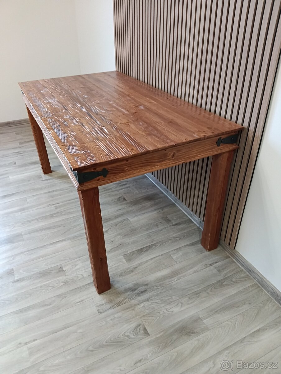 Jídelní stůl - 2