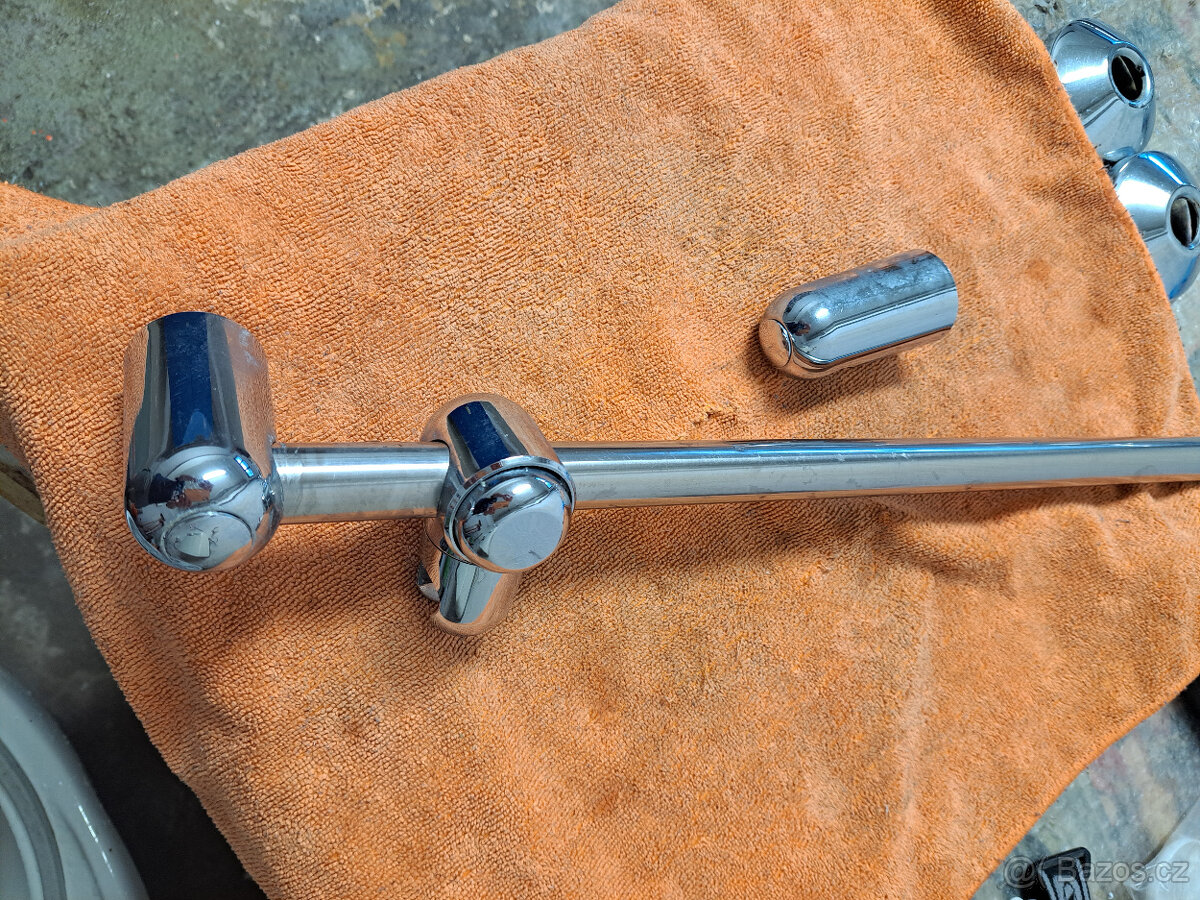 Baterie sprchová s tyčí a sprchou - 2