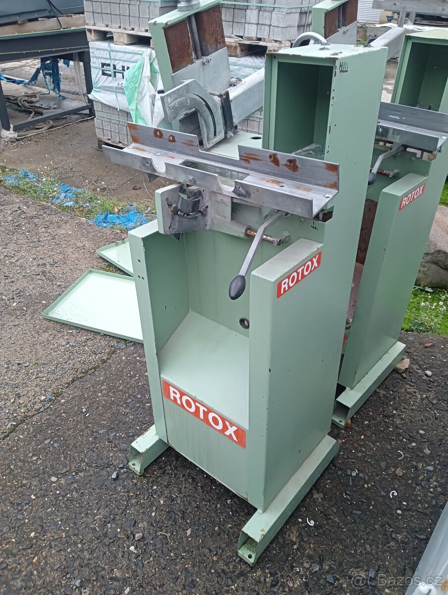 Konstrukce - podstavec stroje ,( frézy rotox fws 380) - 2