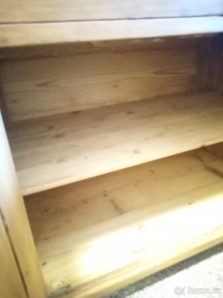 Starožitná selská skříňka - 2