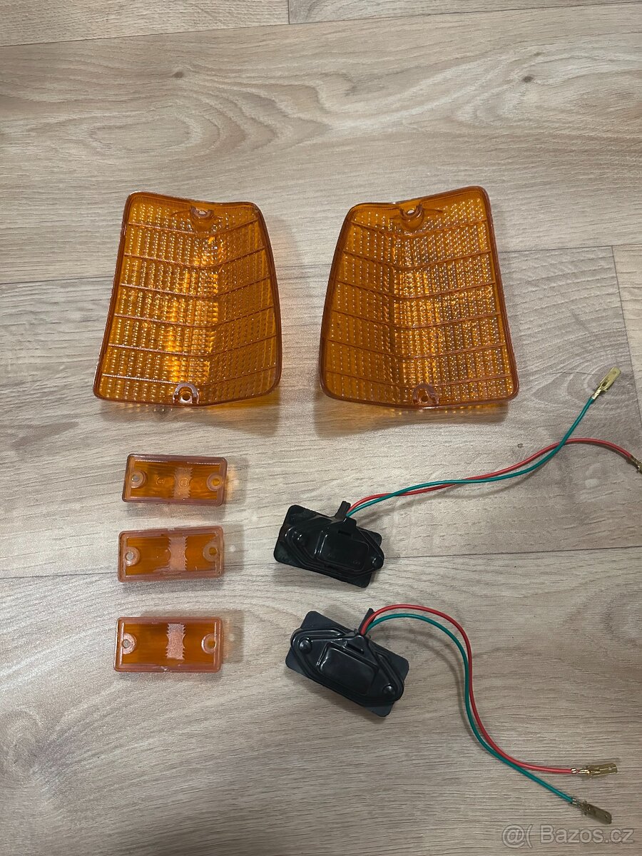 Nepoužité kryty blinkrů Škoda 105-120-130 - 2