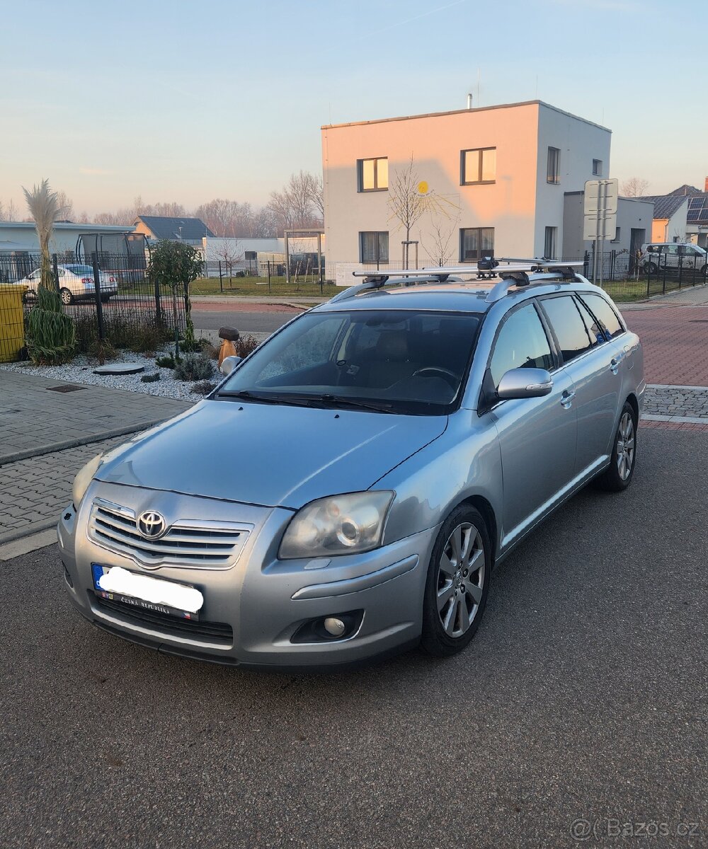 Toyota Avensis 2.2D Top Stav - 2