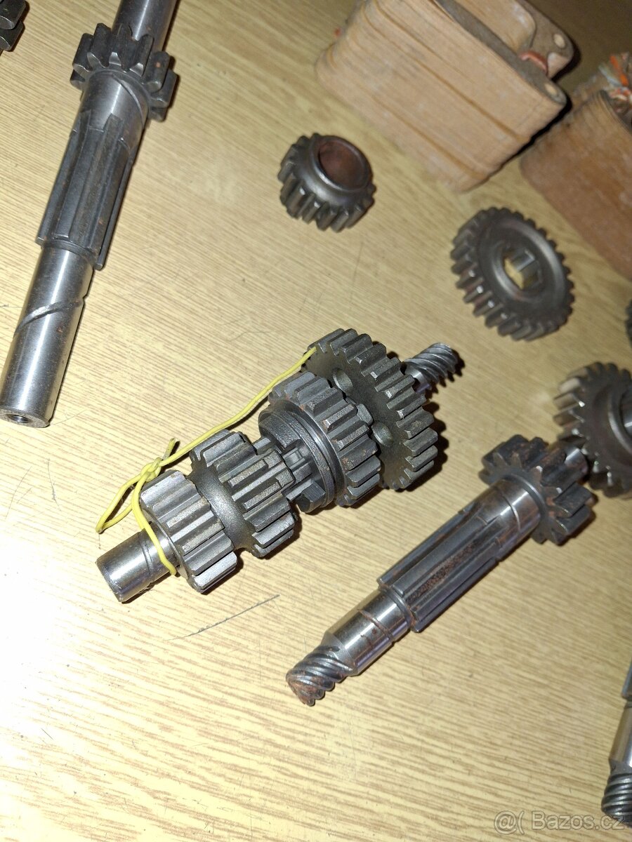 Jawa Čz díly převodovek uloženky - 2