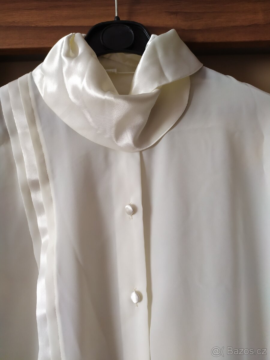 hezká zajimavá halenka - 2