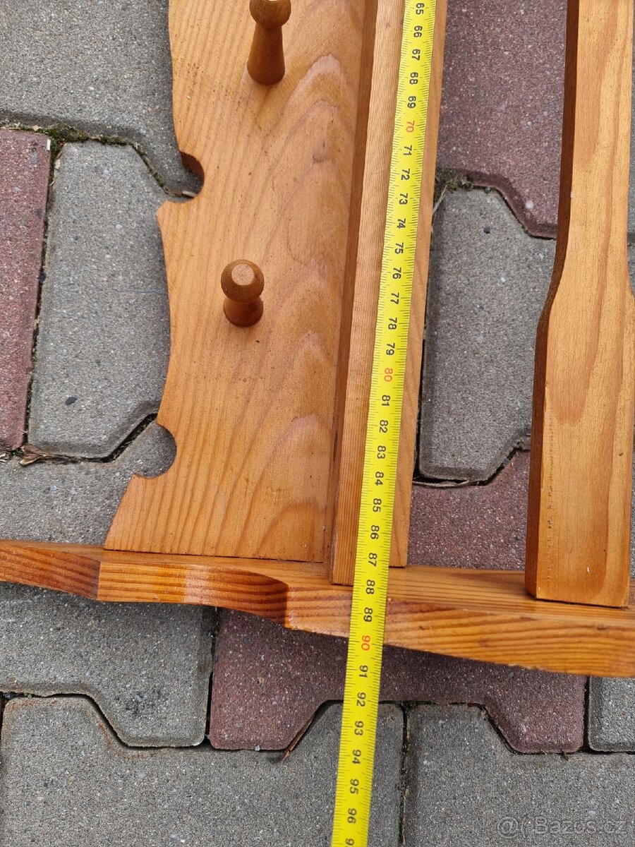 Rustikalni dřevěná políčka - 2