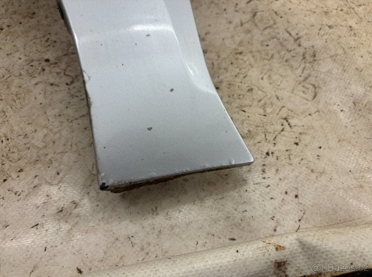 Přední levý blatník Škoda Rapid stříbrná - 2