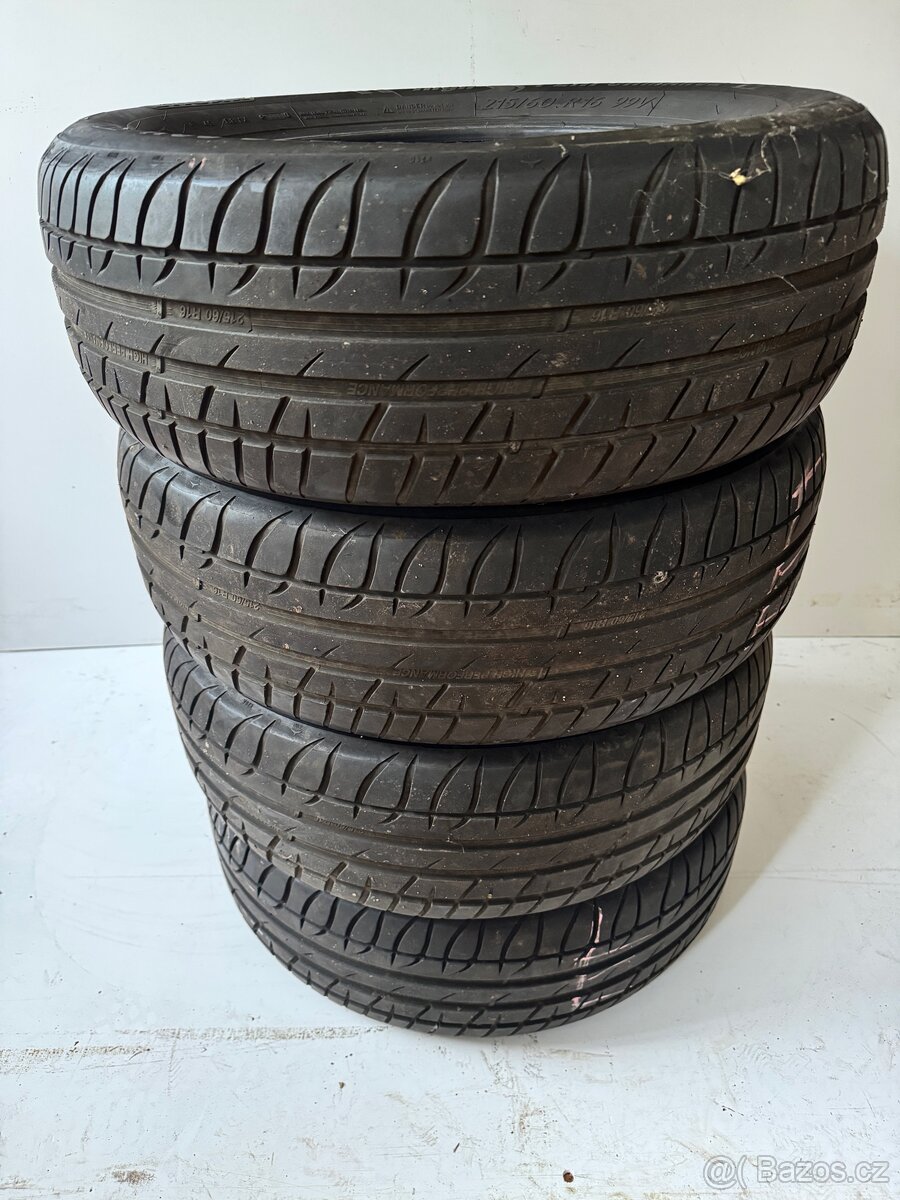 Pneu 215/60 R16 - 2