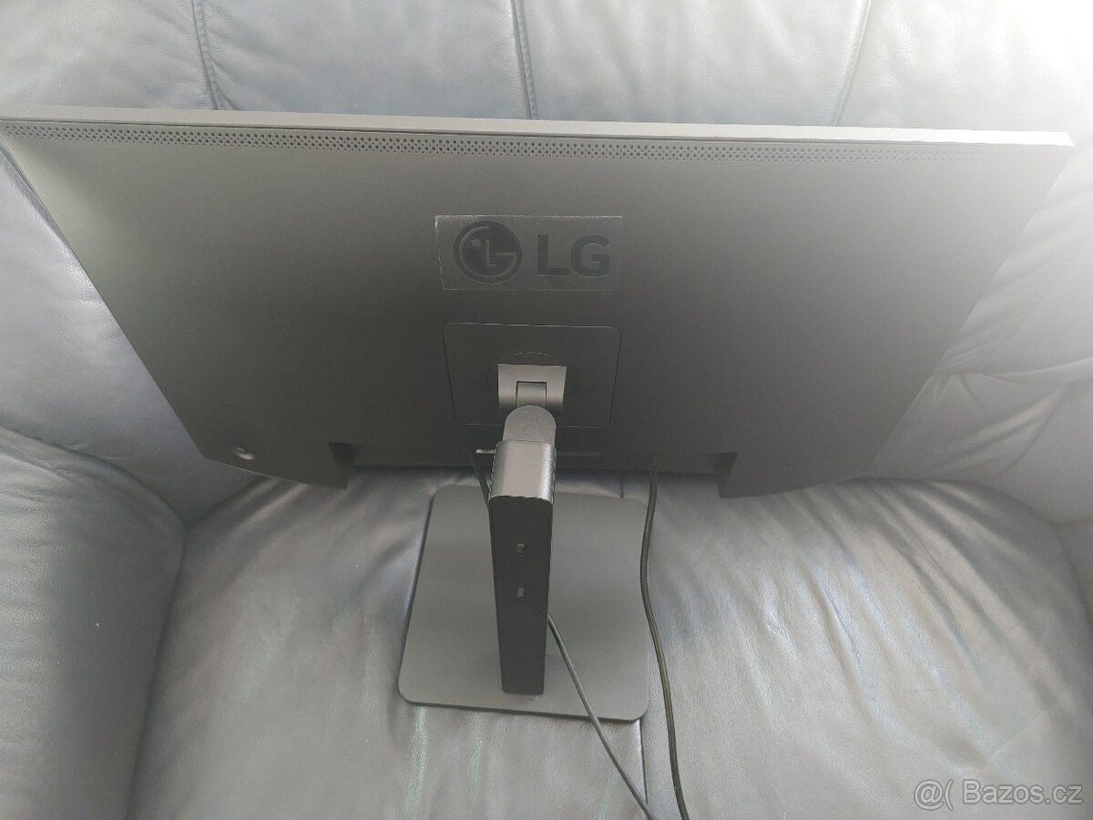 Monitor 27" LG, DOKLAD, ZÁRUKA, kabel, krásný stav - 2
